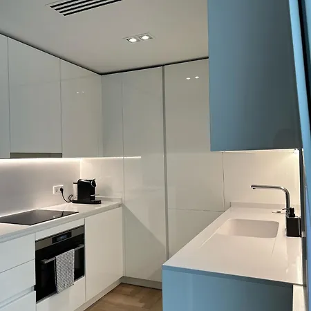 Kwatera prywatna In Shared House In Downtown *